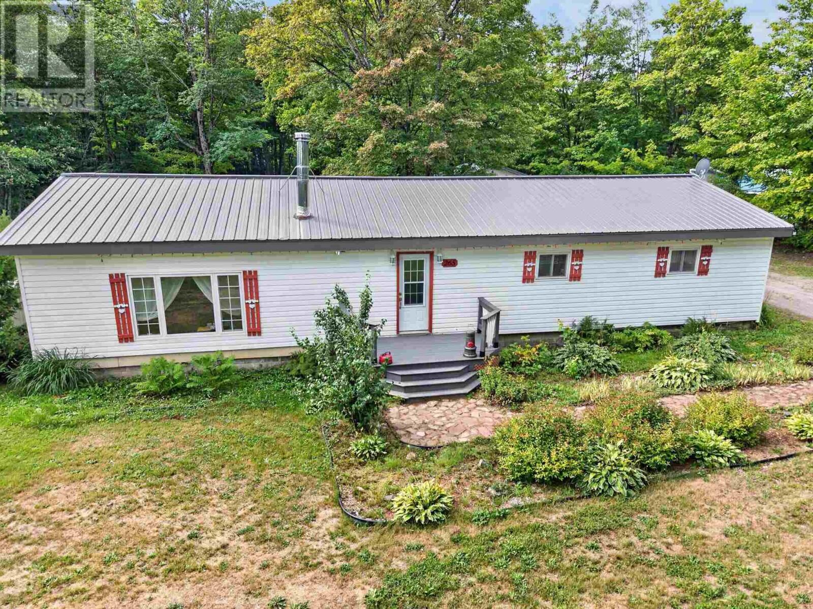 Property Photo:  265 Fifth Lin E  ON P6A 6J8 