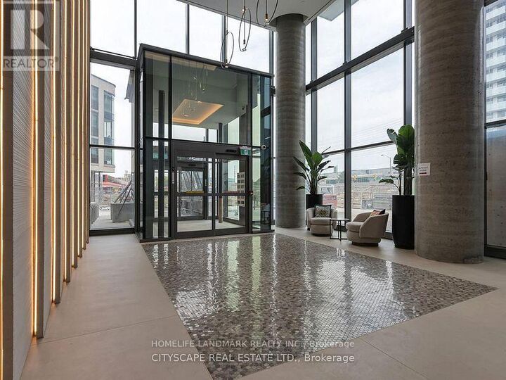 Property Photo:  7890 Jane Street 1812  ON L4K 0K9 