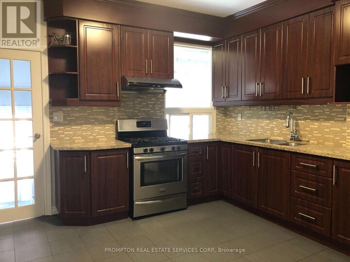 Property Photo:  700 Dufferin Street  ON M6K 2B7 