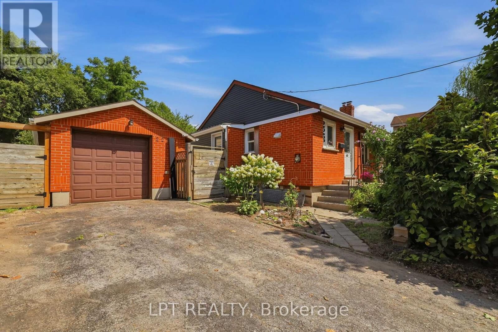 Property Photo:  228 Highbury Avenue North  ON N5Z 2W7 