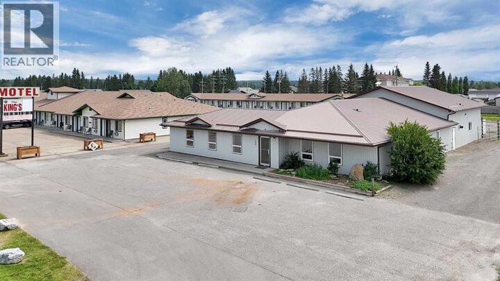 Property Photo:  709 Main Avenue West  AB T0M 1X0 