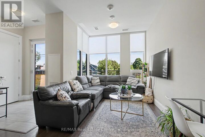 Property Photo: 73 Arthur Street South 102 ON N1E 0S6