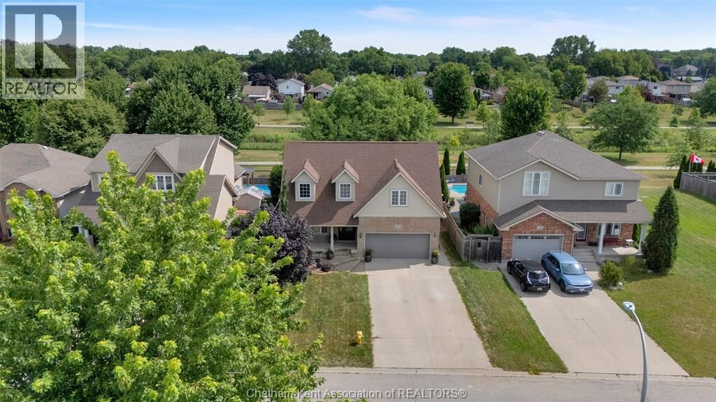 Property Photo:  32 Sherwood Court  ON N7M 6L3 