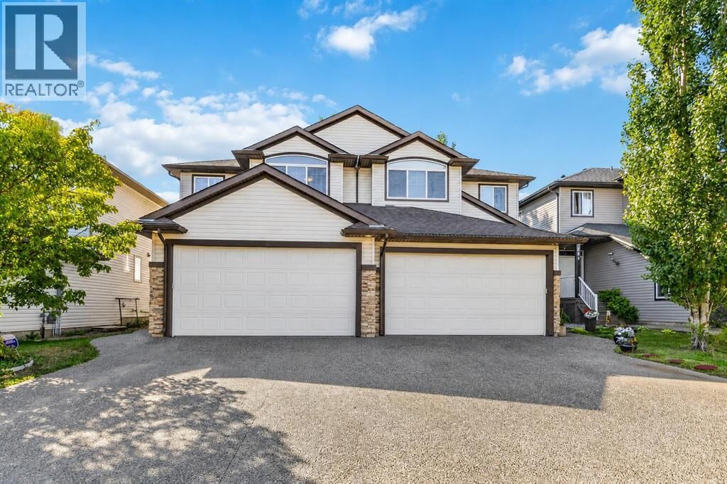Property Photo: 176 Hawthorn Way AB T9K 0P2