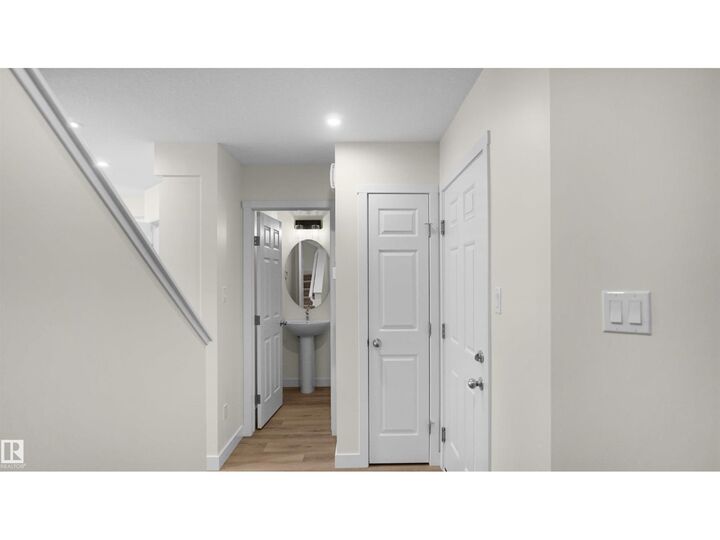 Property Photo: 8901 Carson Wy SW AB T6W 5H8
