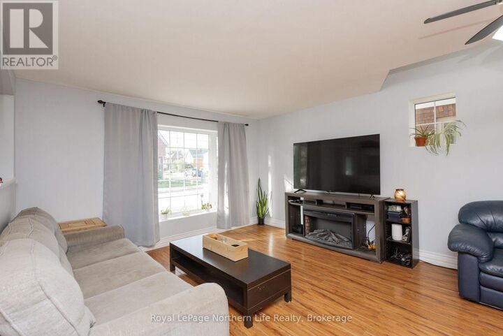Property Photo:  583 Wyld Street  ON P1B 1Z8 