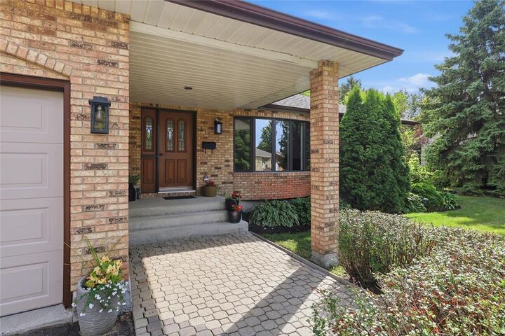 Property Photo: 112 Willow Avenue East MB R0E 1J2