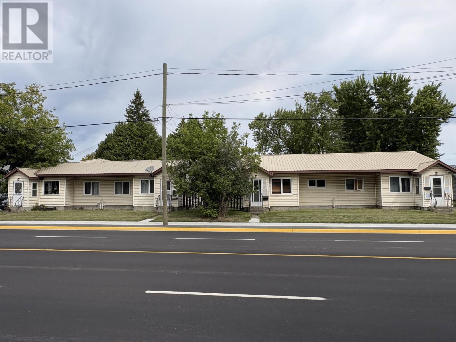 Photo de la propriété:  160-166 Third St W  ON P9A 3A3 