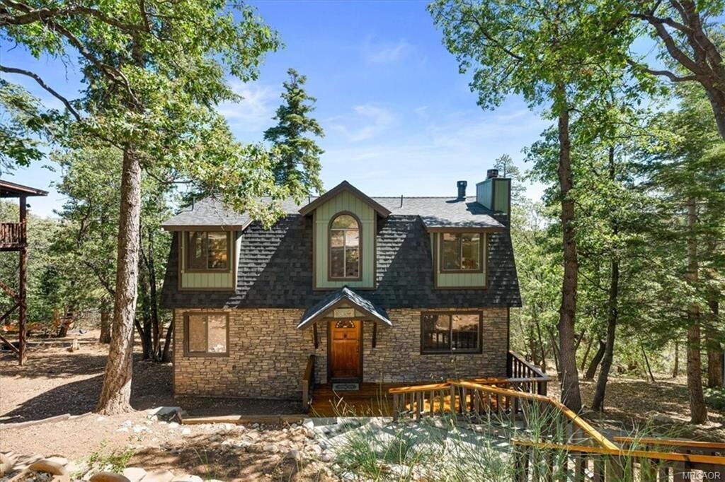 Property Photo:  1550 Tuolumne Road  CA 92314 