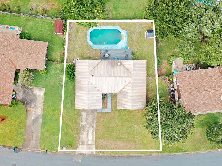 Property Photo: 10 Pebble Beach Drive FL 32579