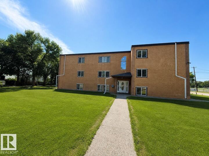 Property Photo:  10904 159 Street NW 6  AB T5P 3C1 