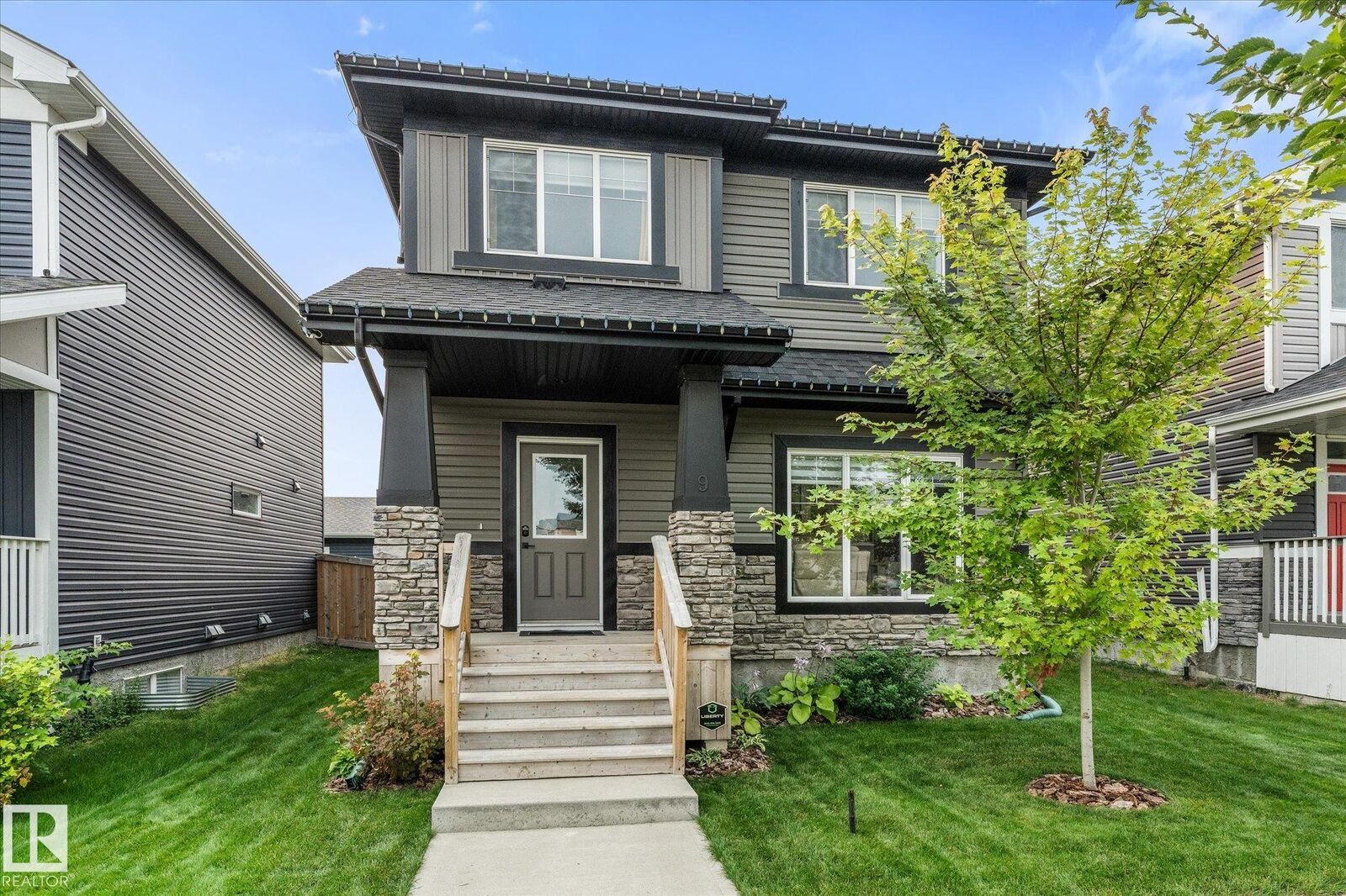 Property Photo: 9 Dillingham AB T8L 0N2