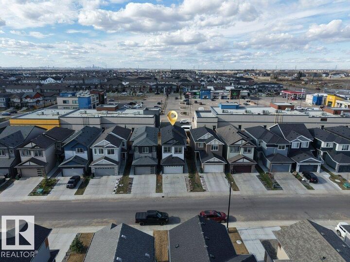Property Photo:  5140 23 Avenue SW  AB T6X 2X4 