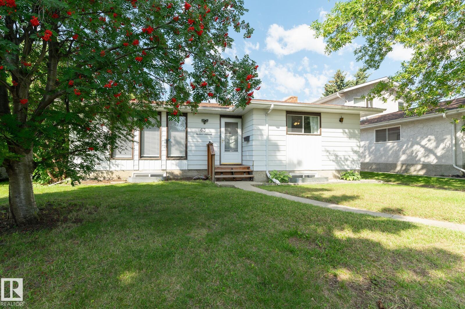 Property Photo:  63 Waverley Crescent  AB T7X 1N9 