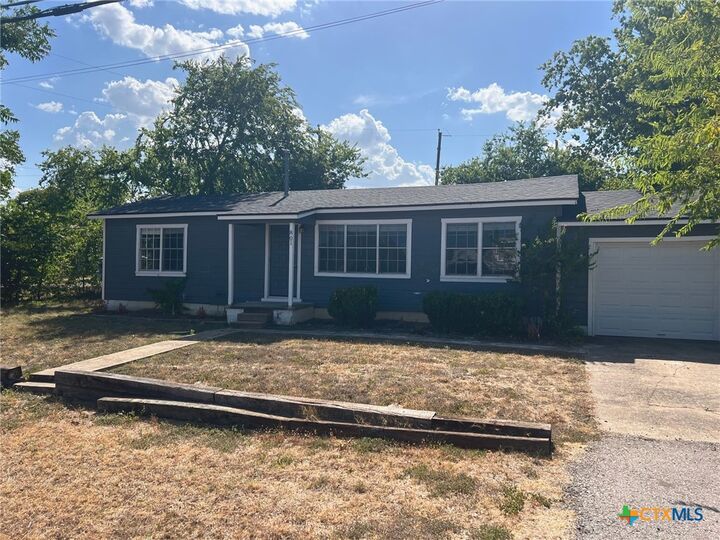 Property Photo:  801 N 1st Street  TX 76522 