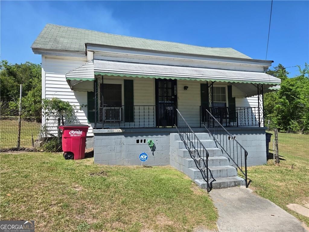 Property Photo: 884 Cowan Street GA 31217