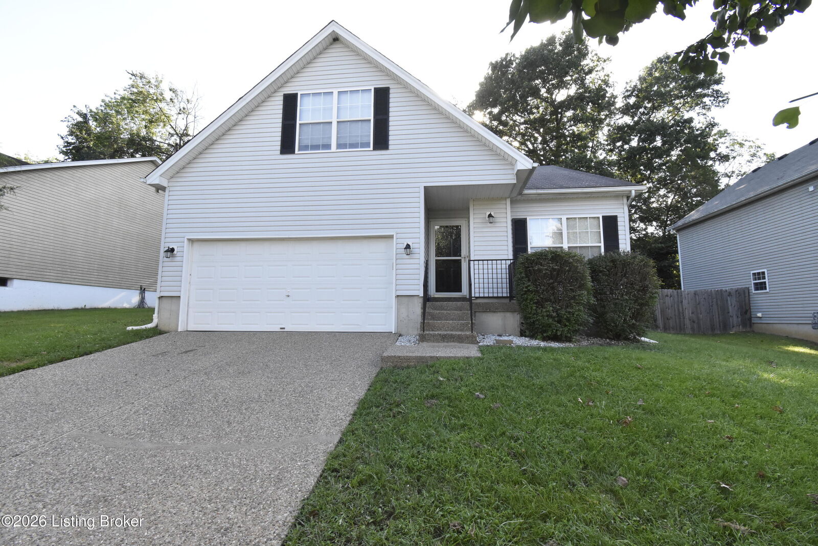 Property Photo: 4304 Willowview Blvd KY 40299