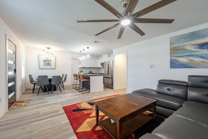 Property Photo:  4805 Southwind Street  TX 77033 