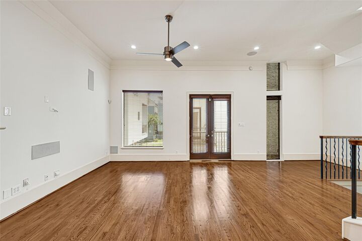 Property Photo: 707 Reinicke Street TX 77007