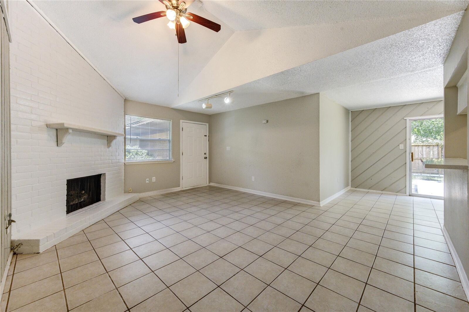 Property Photo:  212 Quaker Drive B3  TX 77546 