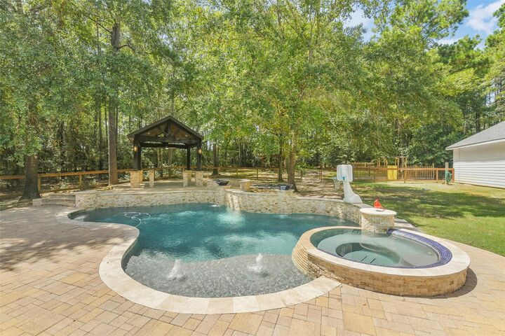 Property Photo: 4046 Highland Pass TX 77316