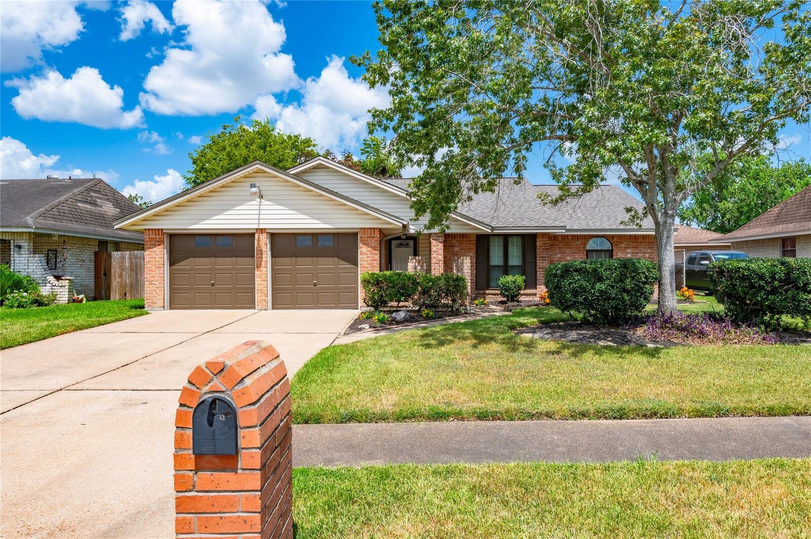 Property Photo: 10411 Glenkirk TX 77089