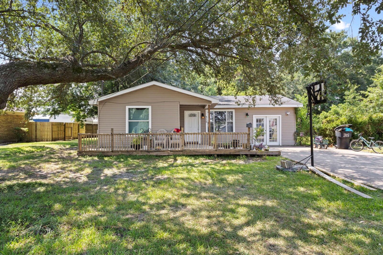 Property Photo:  315 N 3rd Street  TX 77627 