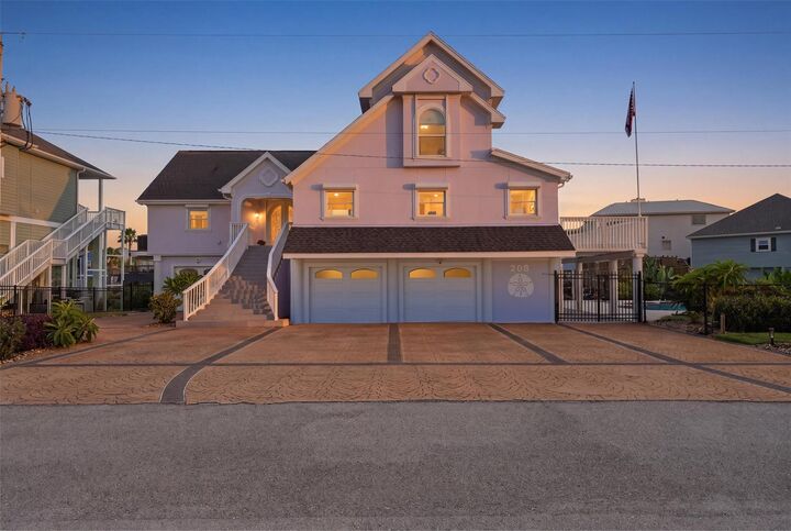 Property Photo: 208 Coconut Street TX 77554
