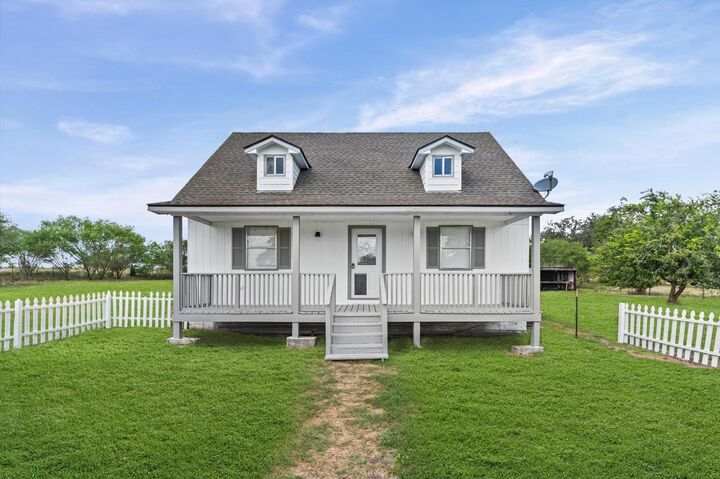 Property Photo: 1214 E Oak Street TX 77963