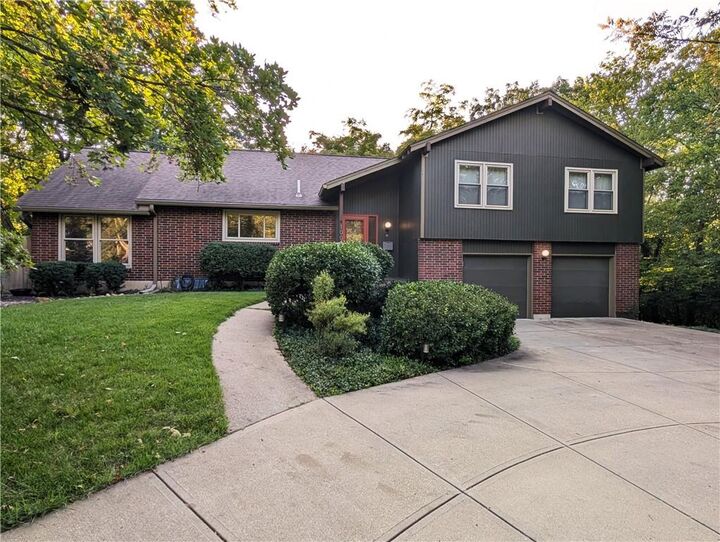 Property Photo:  10050 Roe Avenue  KS 66207 