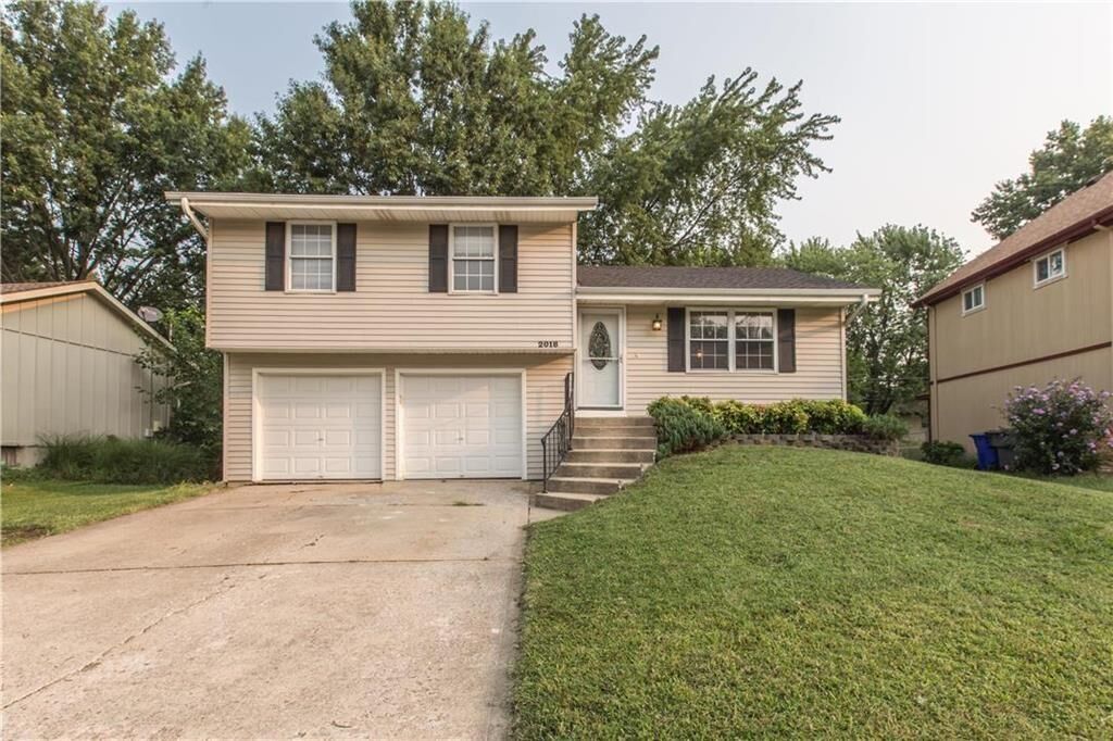 Property Photo: 2018 E Mohawk Court KS 66062
