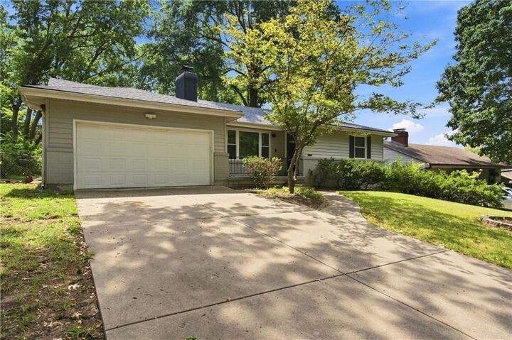 Property Photo:  807 W 87th Terrace  MO 64114 