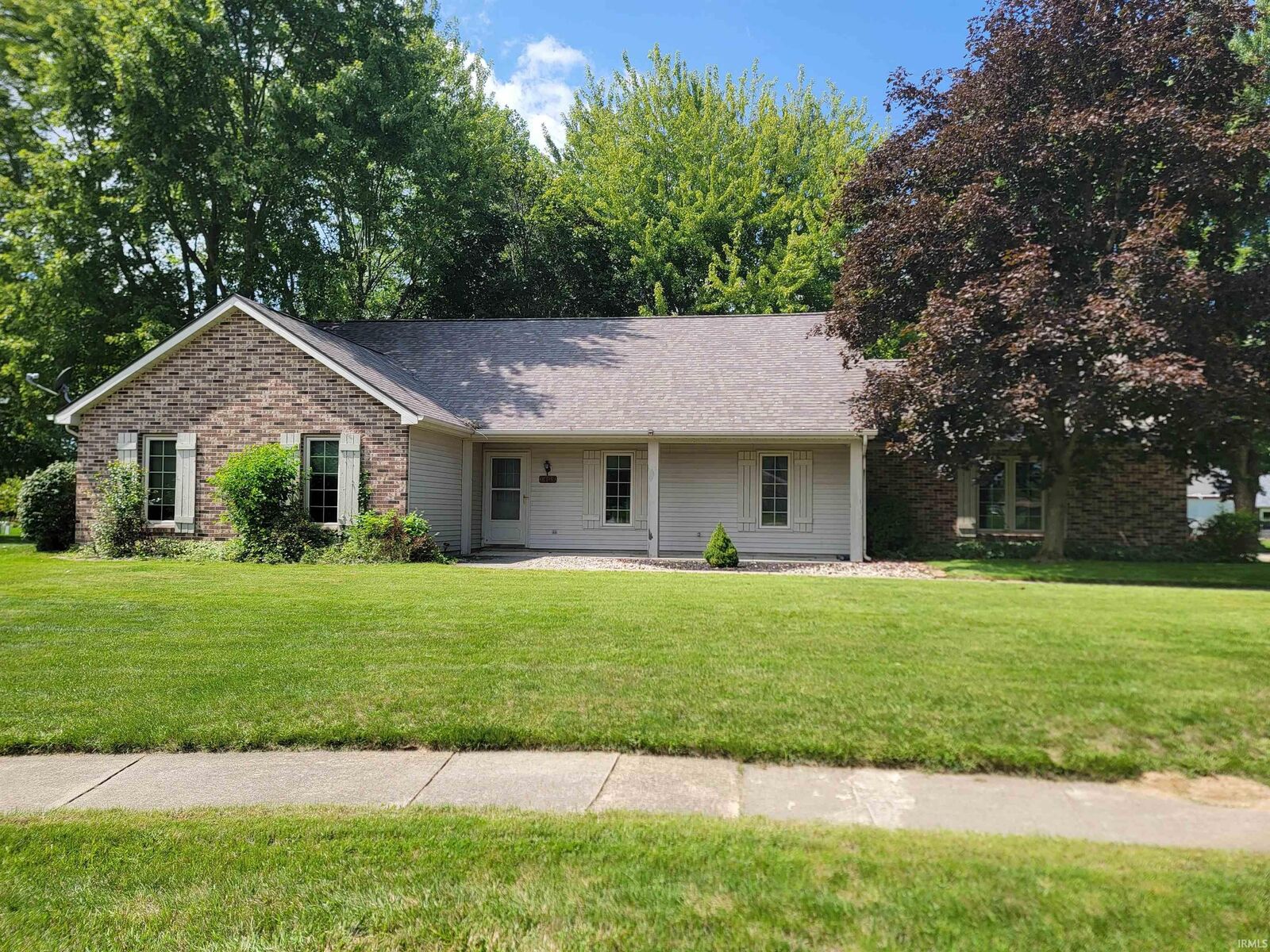 Property Photo: 1409 Willow Drive IN 46706-3215