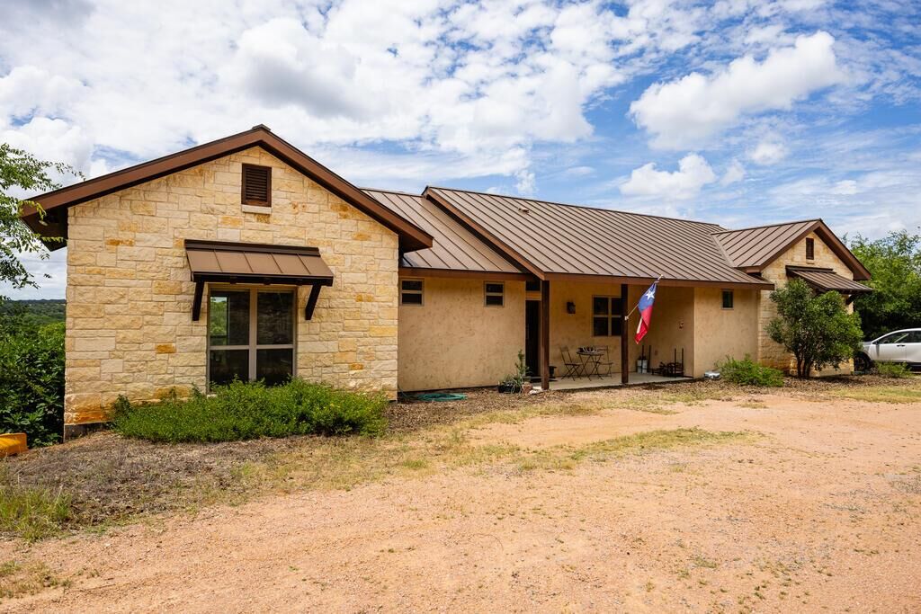 Property Photo:  127 Robert E Lee Rd  TX 78024 