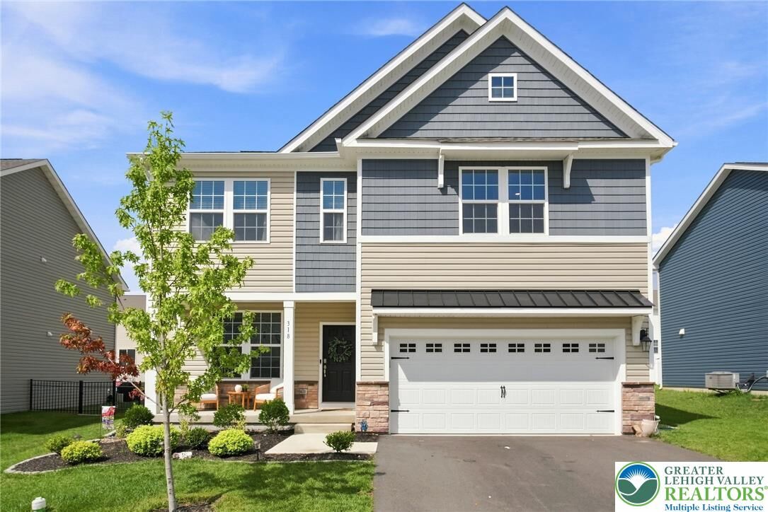 Property Photo:  318 Knollwood Drive  PA 18040 