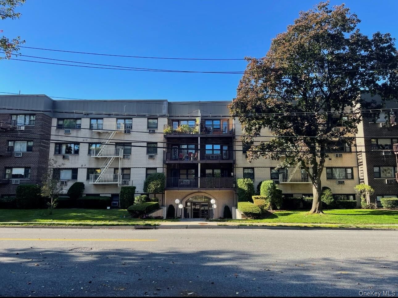 Property Photo:  2261 Palmer Avenue 1G  NY 10801 