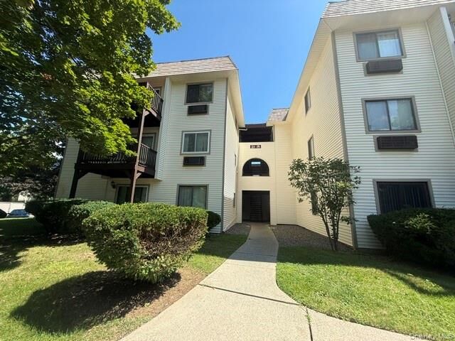 Property Photo:  21 Village Park Drive 1B  NY 12524 