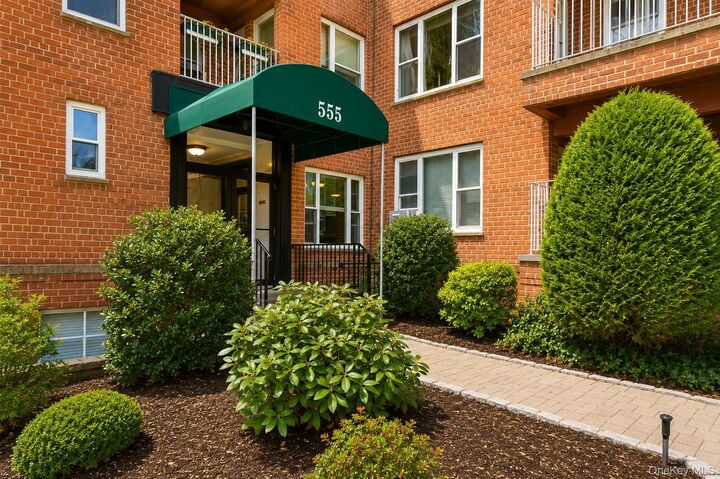 Property Photo: 555 Broadway 1I NY 10706