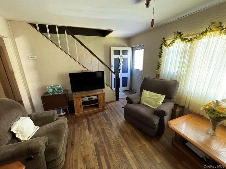 Property Photo:  16 Heathcote Road  NY 11757 