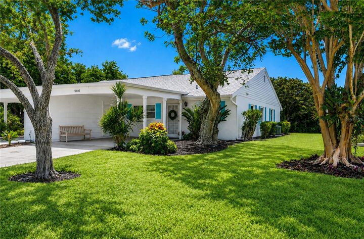 Property Photo: 9406 Andover Circle FL 34210