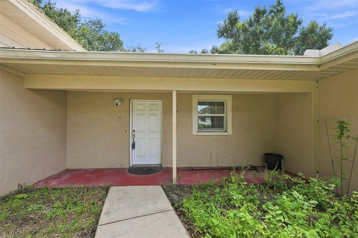 Property Photo:  11515 N Ravine Road  FL 33612 