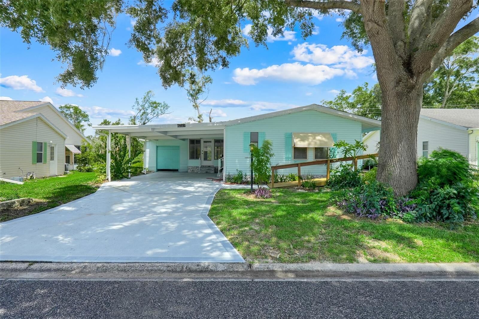 Property Photo: 5047 El Destino Drive FL 34748