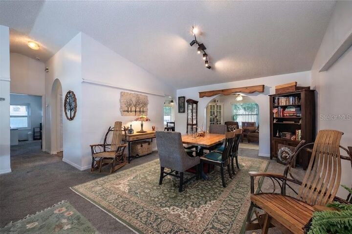 Property Photo:  6 Boxwood Lane  FL 32137 