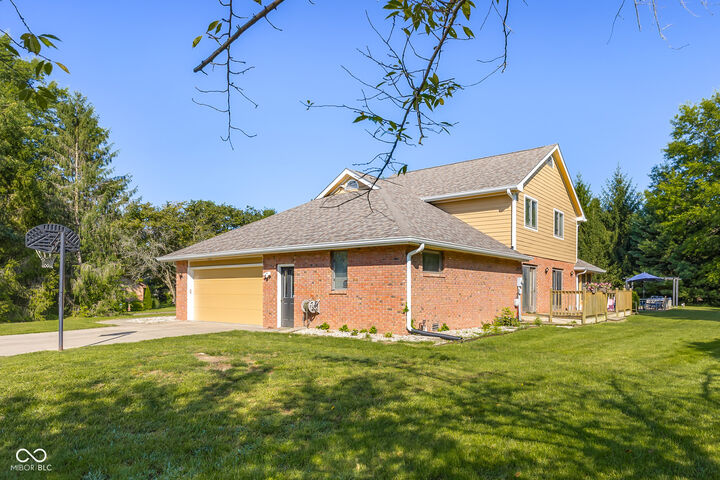 Property Photo: 1001 Butternut Drive IN 47201