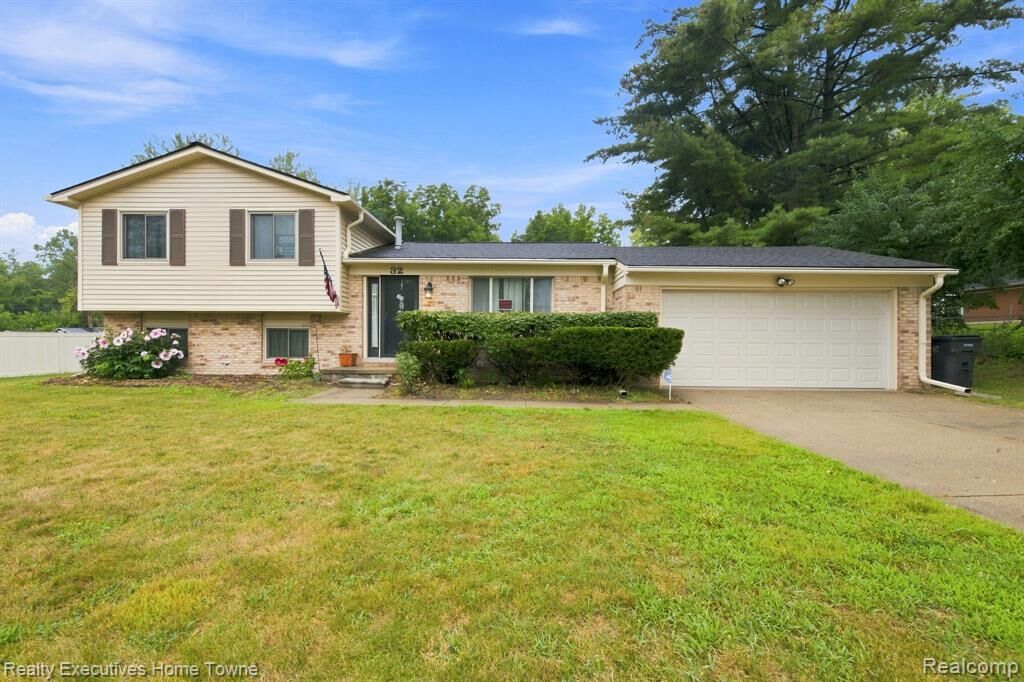 Property Photo: 32 S Eastway Drive MI 48342 2931