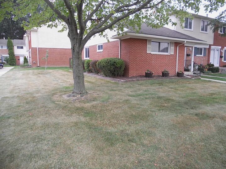 Property Photo:  8214 Farnum Avenue  MI 48093 
