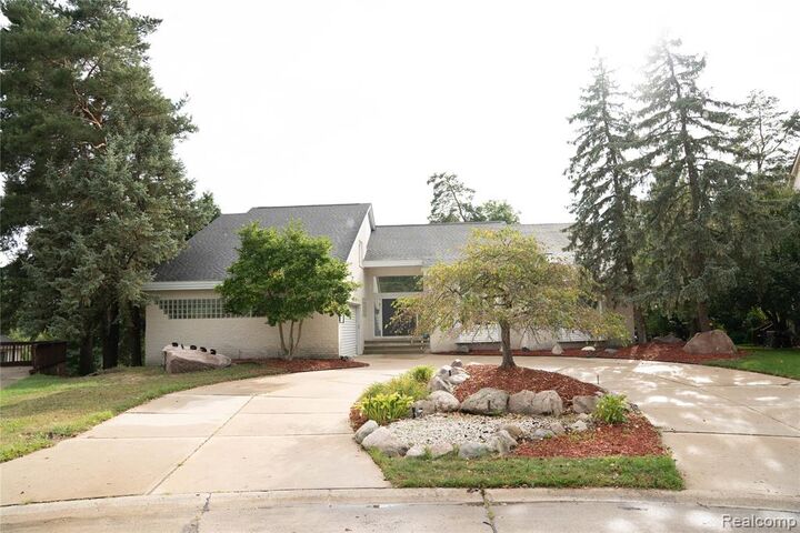 Property Photo:  31033 Evergreen Court  MI 48331 1179 