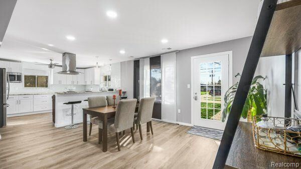 Property Photo: 498 South Boulevard MI 48307 5153