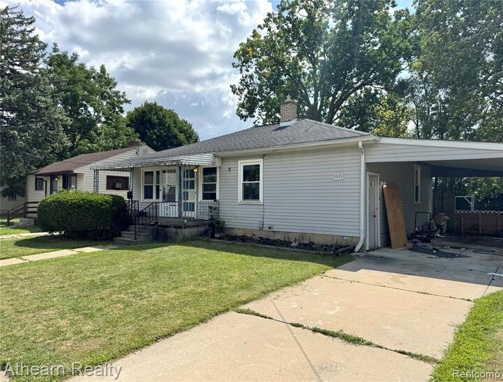Property Photo: 3935 Larchmont Street MI 48532 5271