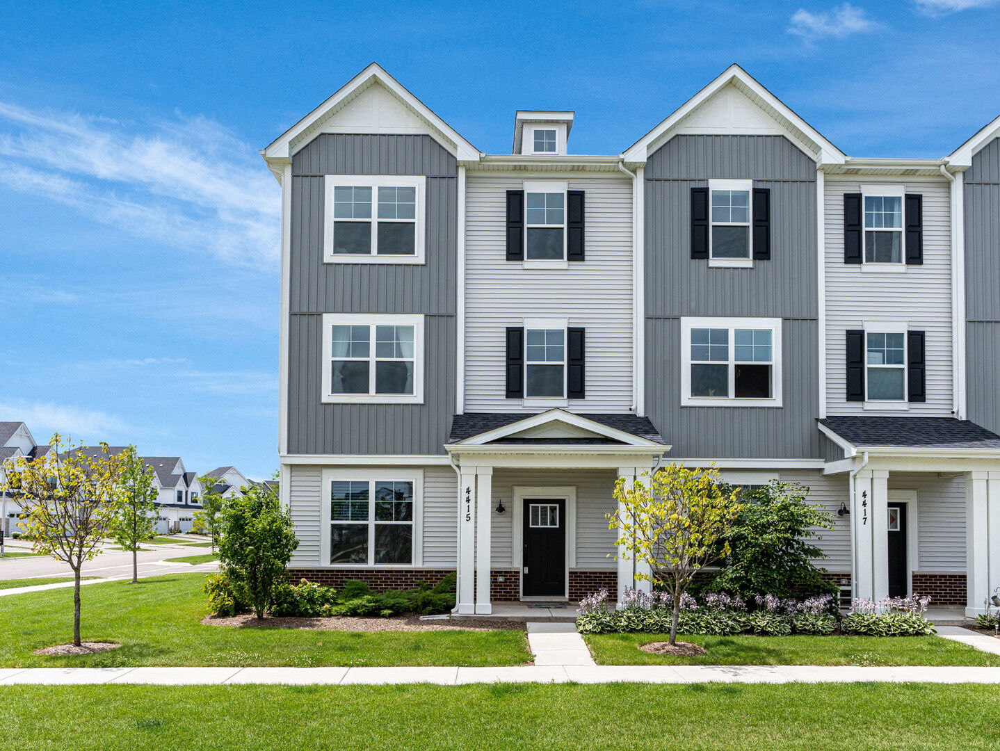 Property Photo: 4415 Chelsea Manor Circle IL 60504